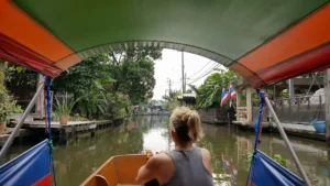 Muriel Lardet Rédactrice Tourisme dans bateau Thailande