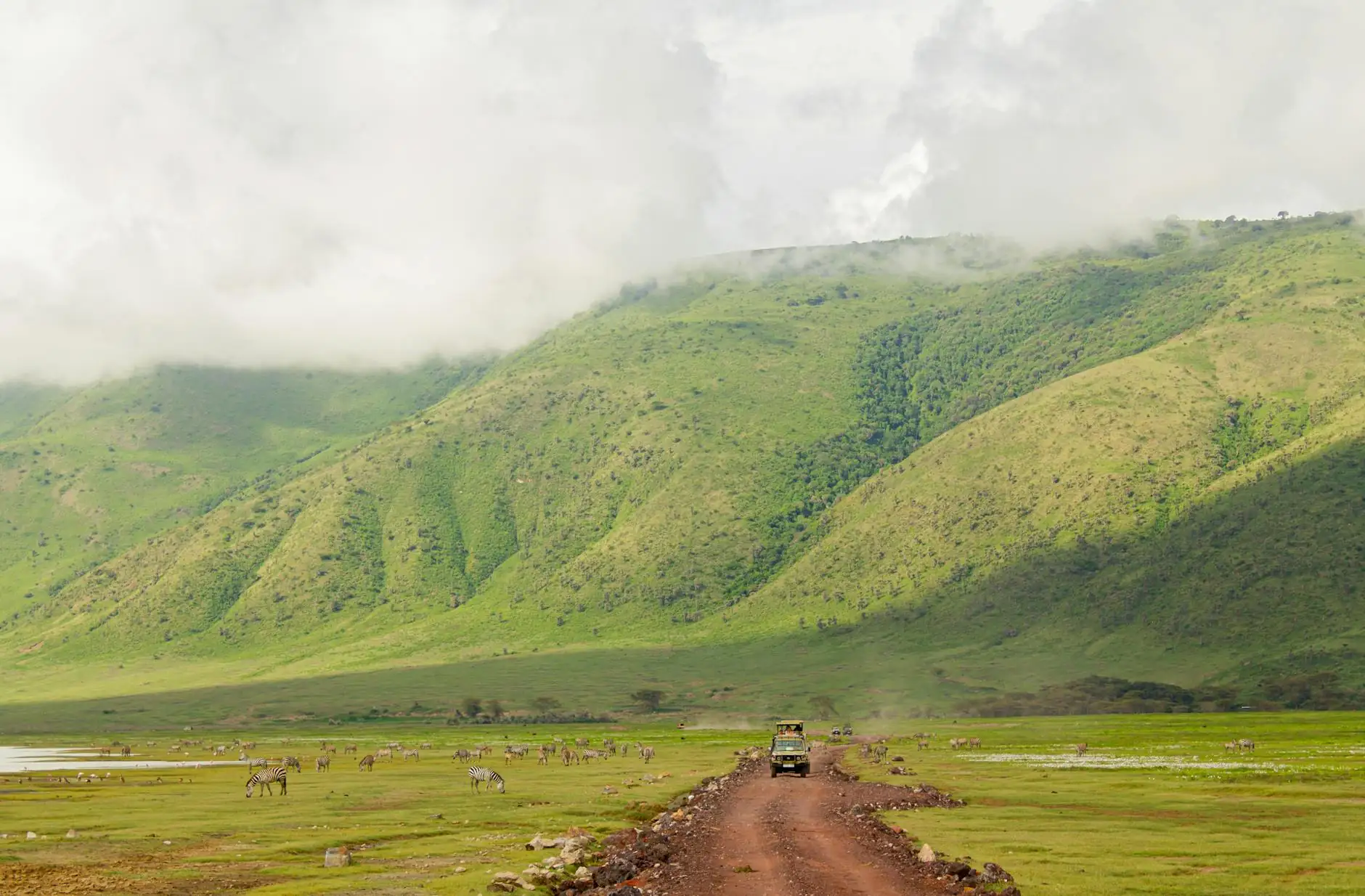 4x4 sur piste rouge safari tanzanie
