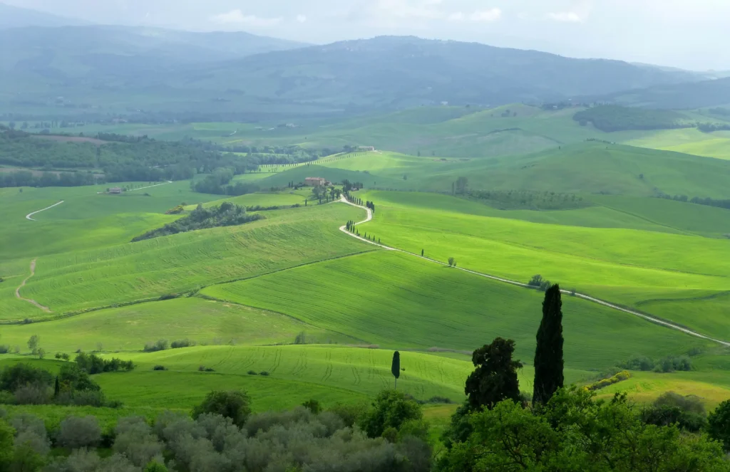 Vue sur un paysage du Val d'Orcia en Toscane