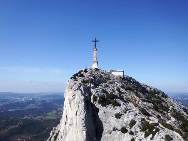 Croix de provence. Vue de prés Croix de provence Sainte Victoire
