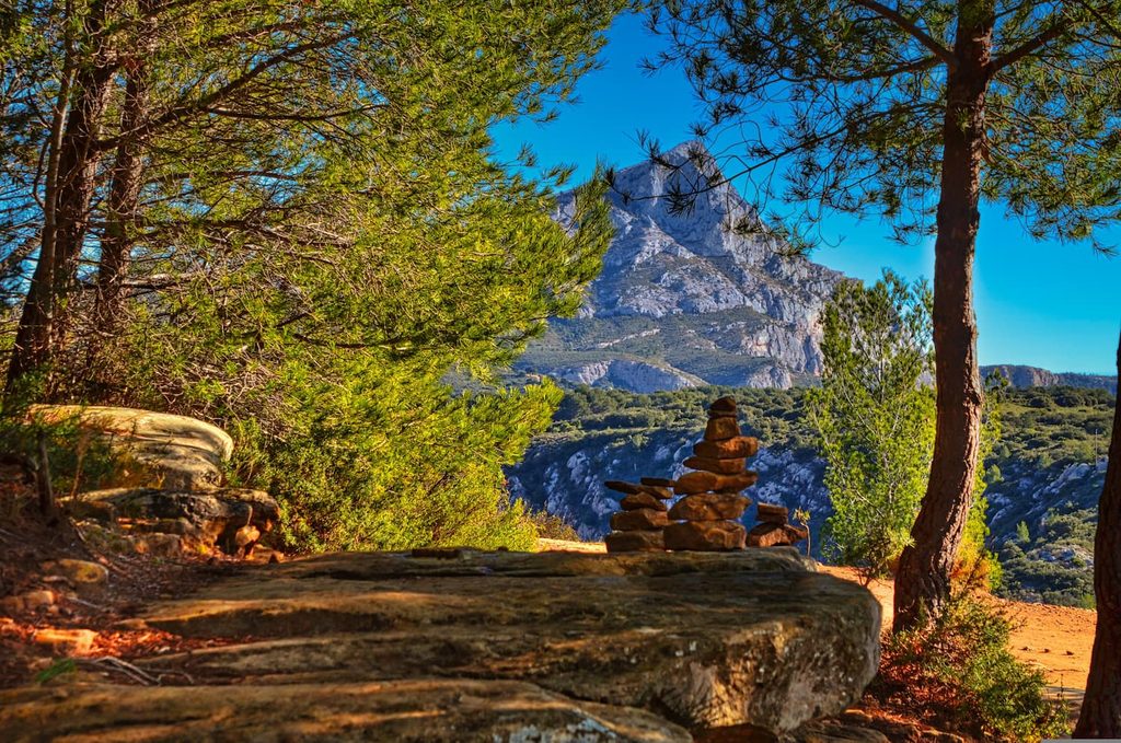 vue sainte victoire. Paysage montagne sainte victoire
